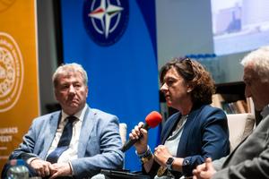 14_a_kizokkent_vilag_negyed_szazaddal_9_11_utan_2026-2